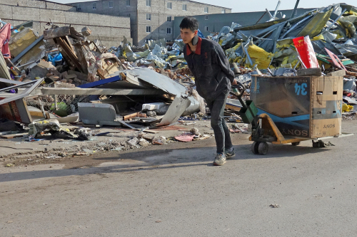 Beijing_worker_move Beijing_worker_move